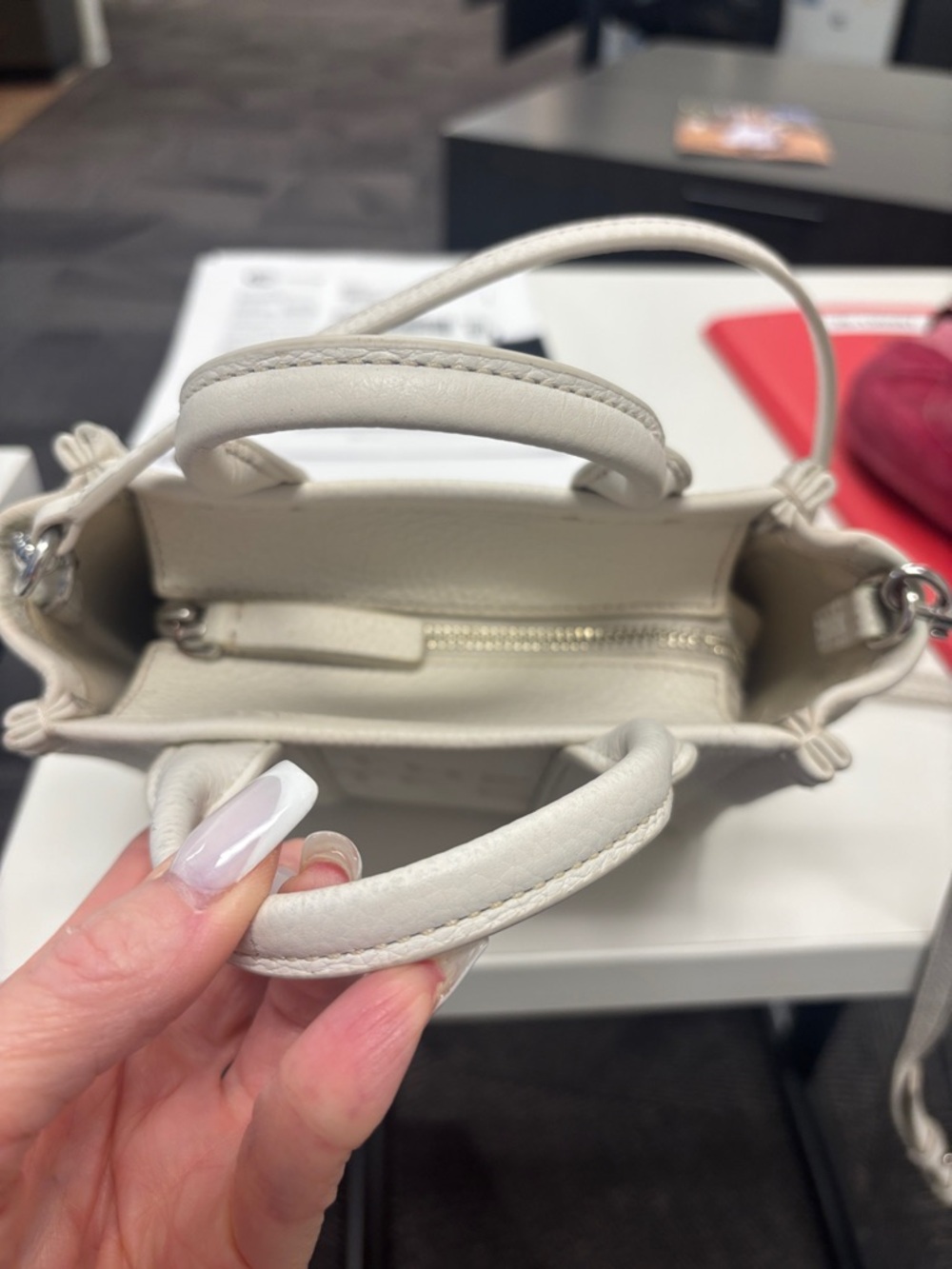 Marc Jacobs Ivory Leather Tote Bag - Picture 9 of 9